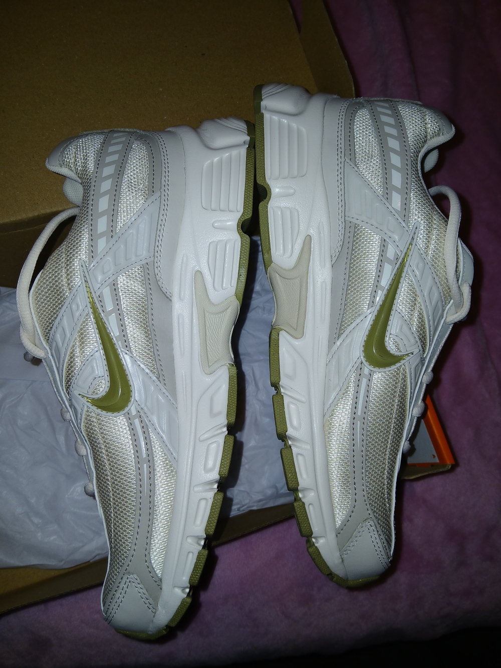 Nike Womens Initiators - Size 10 - Olive/Cream - Picture 2 of 12